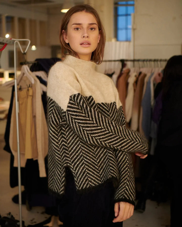 ADELIE | Luxurious Knit Turtleneck Sweater