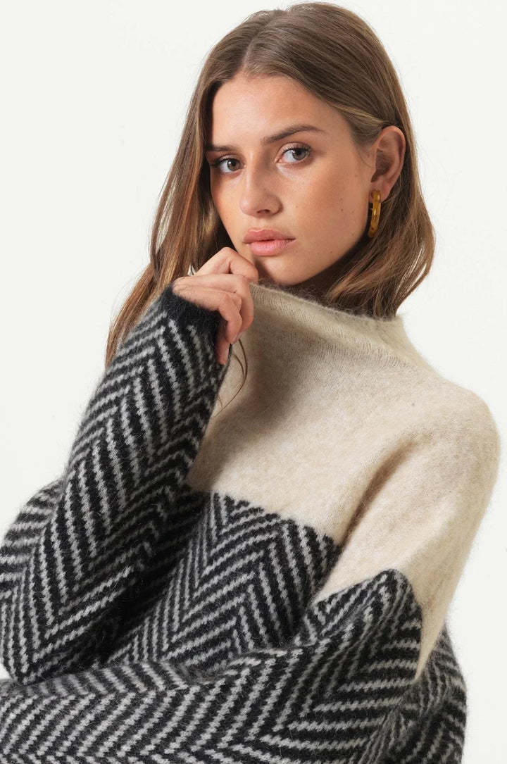 ADELIE | Luxurious Knit Turtleneck Sweater